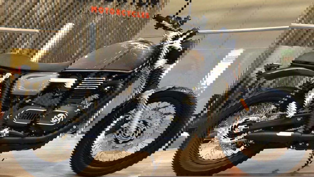 Brixton 1200 Triumph Rival 02